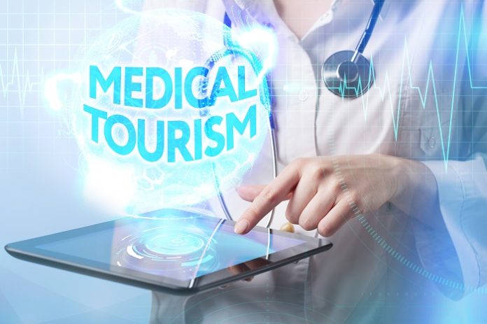 Modern medicine. Medicine Doctor working on the tablet of the fu Türkiye'de sağlık turizmi olgusu